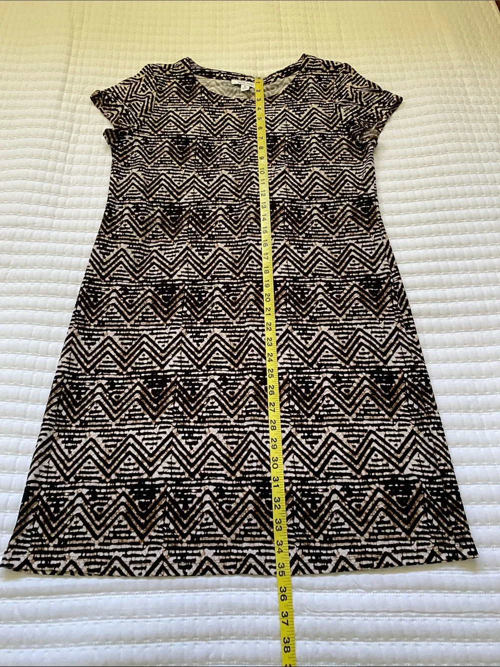 Nine West Black Brown and Cream Colored Zig Zag T-Shirt Style Dress Size Medium